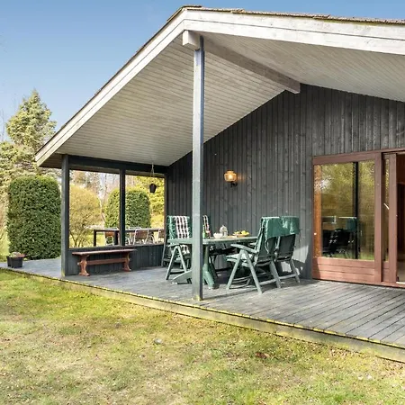 Feriehus Awesome In Vaeggerlose With Kitchen