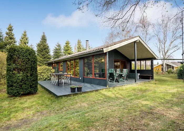 Semesterbostad Awesome In Vaeggerlose With Kitchen *