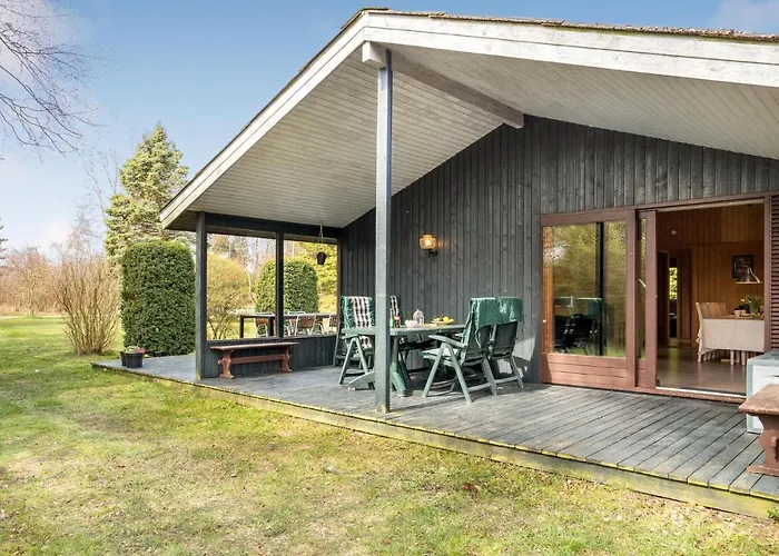 Semesterbostad Awesome In Vaeggerlose With Kitchen